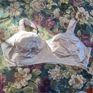 Playtex 18 Hour Ultimate Lift & Support Wireless Bra (Style 4745). Size 46DD